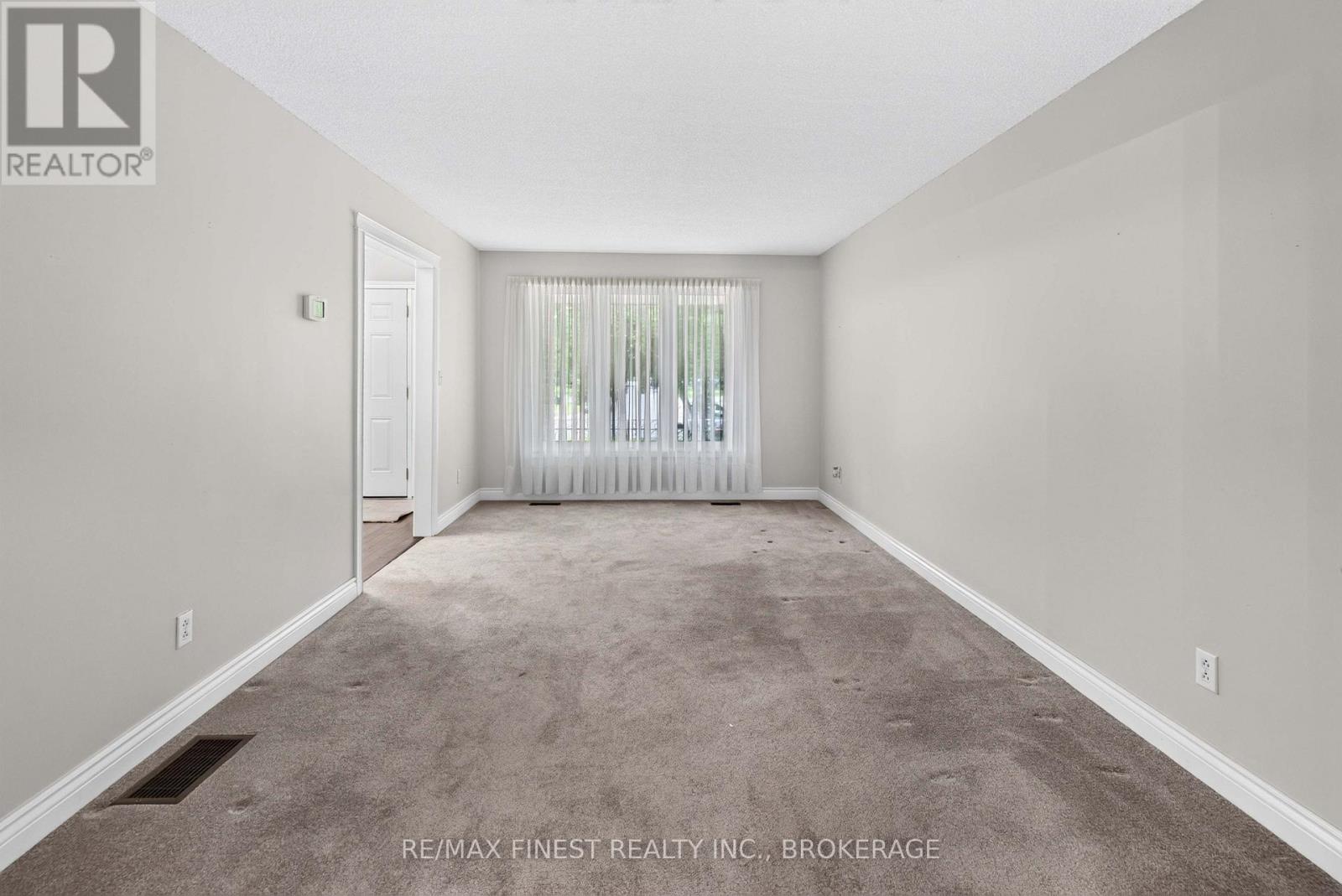 886 BRIDLE PATH CRESCENT - Image 6