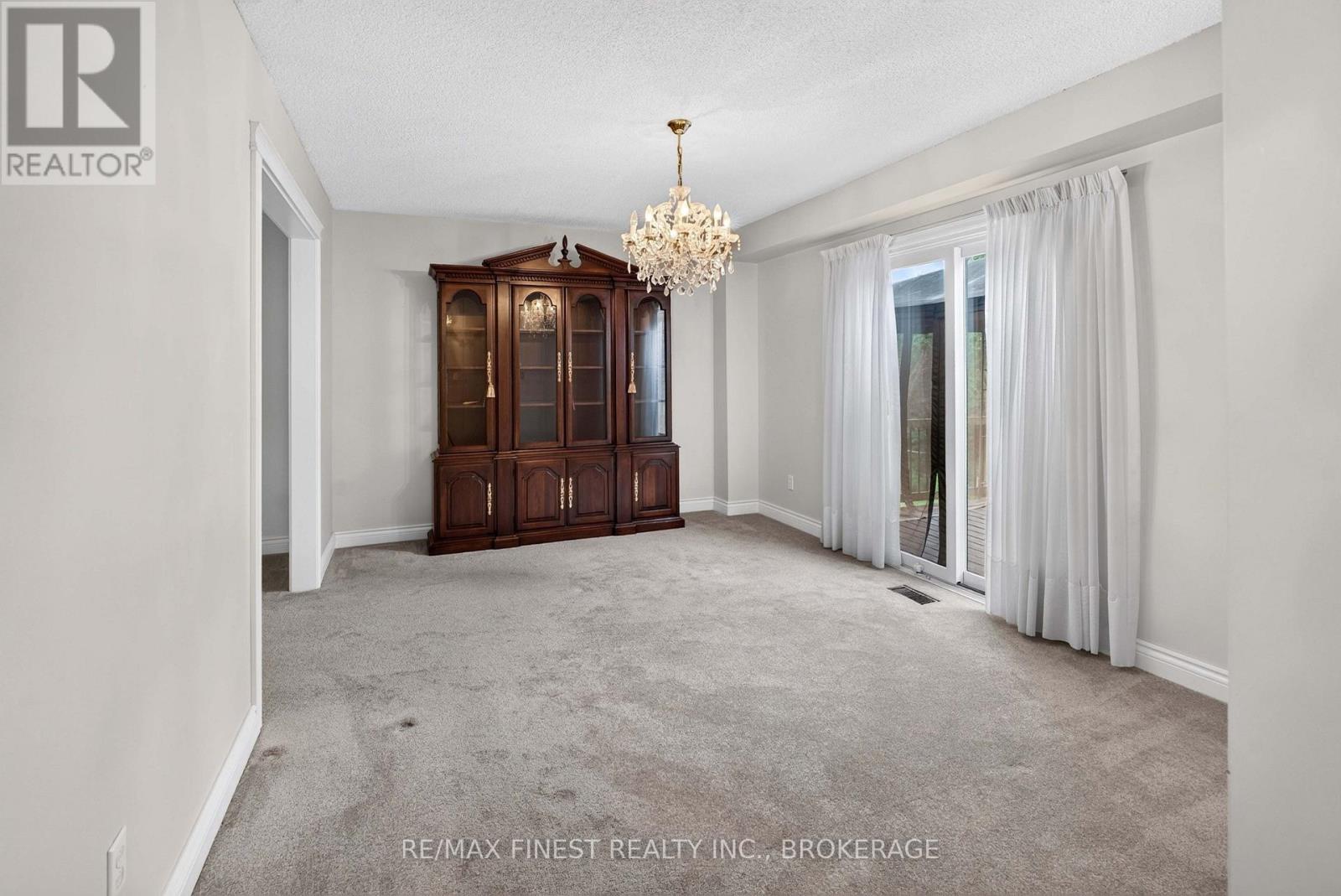 886 BRIDLE PATH CRESCENT - Image 8