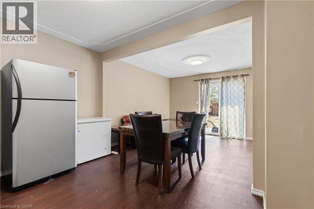 23 AMHERST Drive - 4