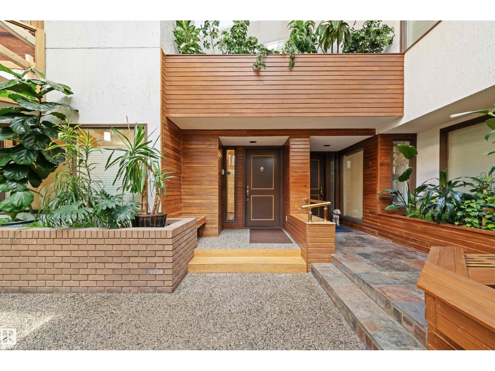 #1 14824 45 AV NW - 4