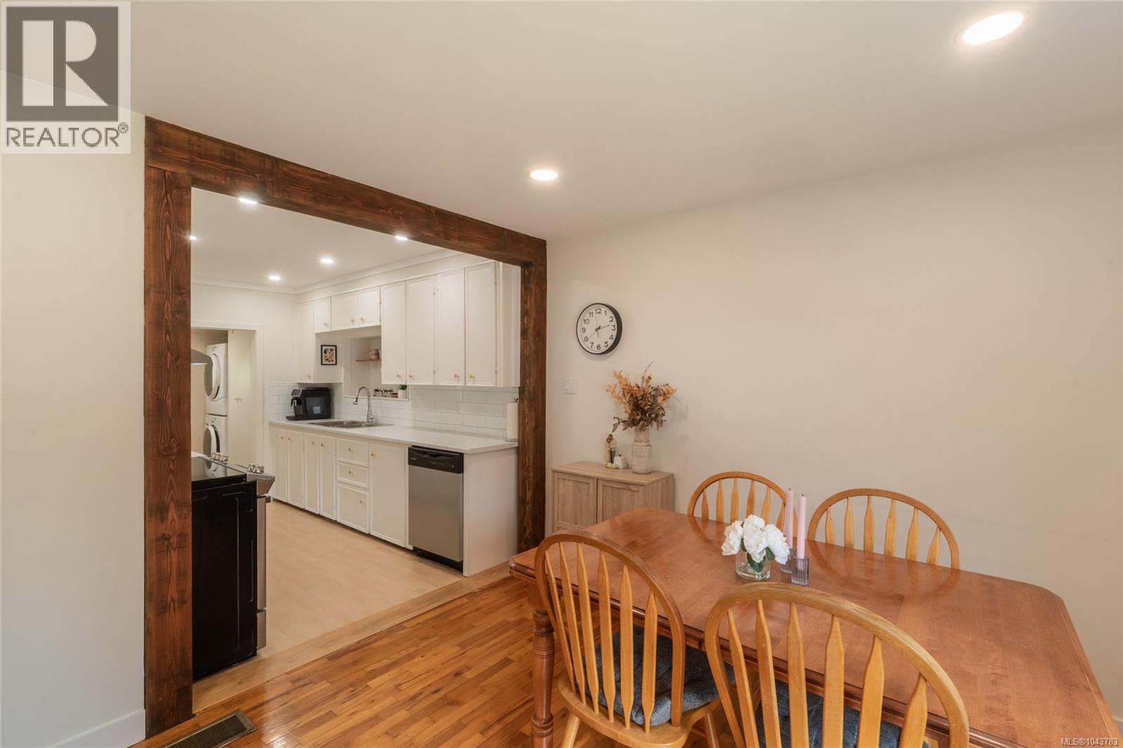 5933 Deuchars Dr - 10