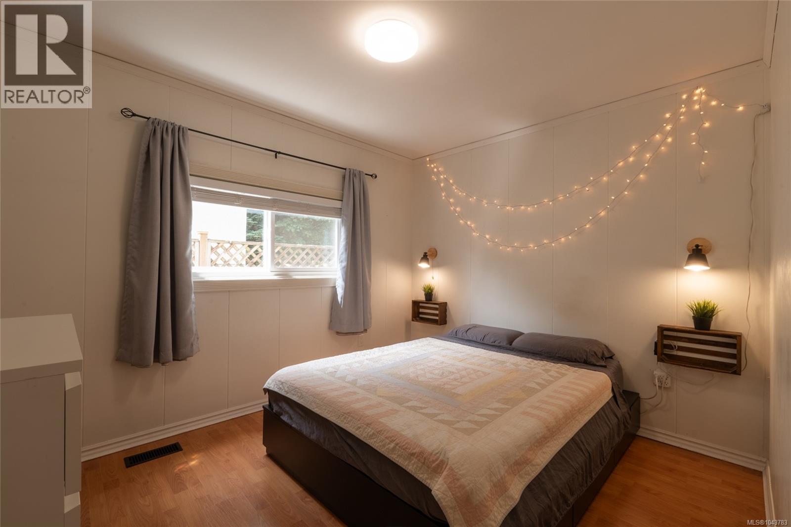 5933 Deuchars Dr - 12