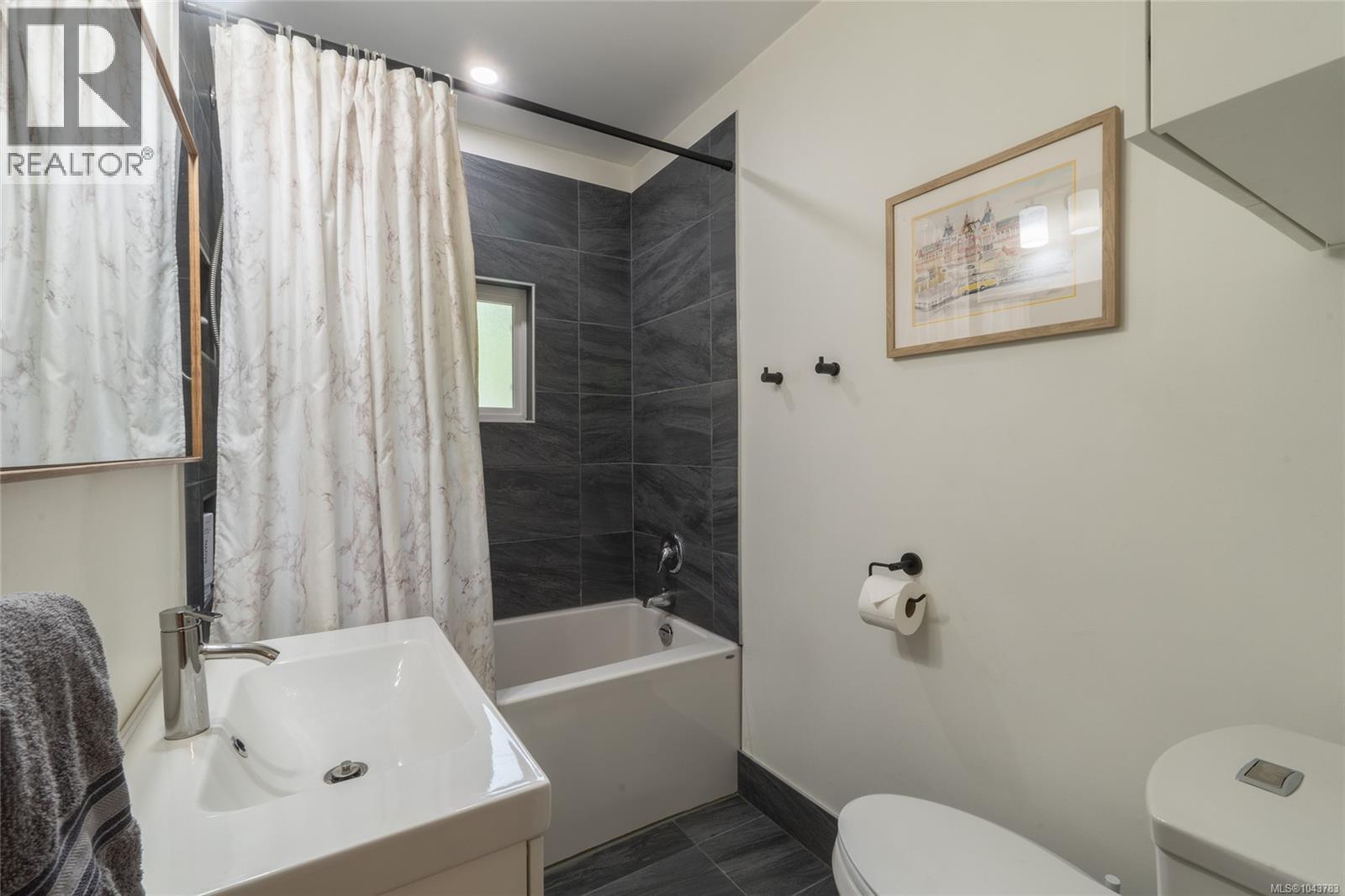 5933 Deuchars Dr - 15
