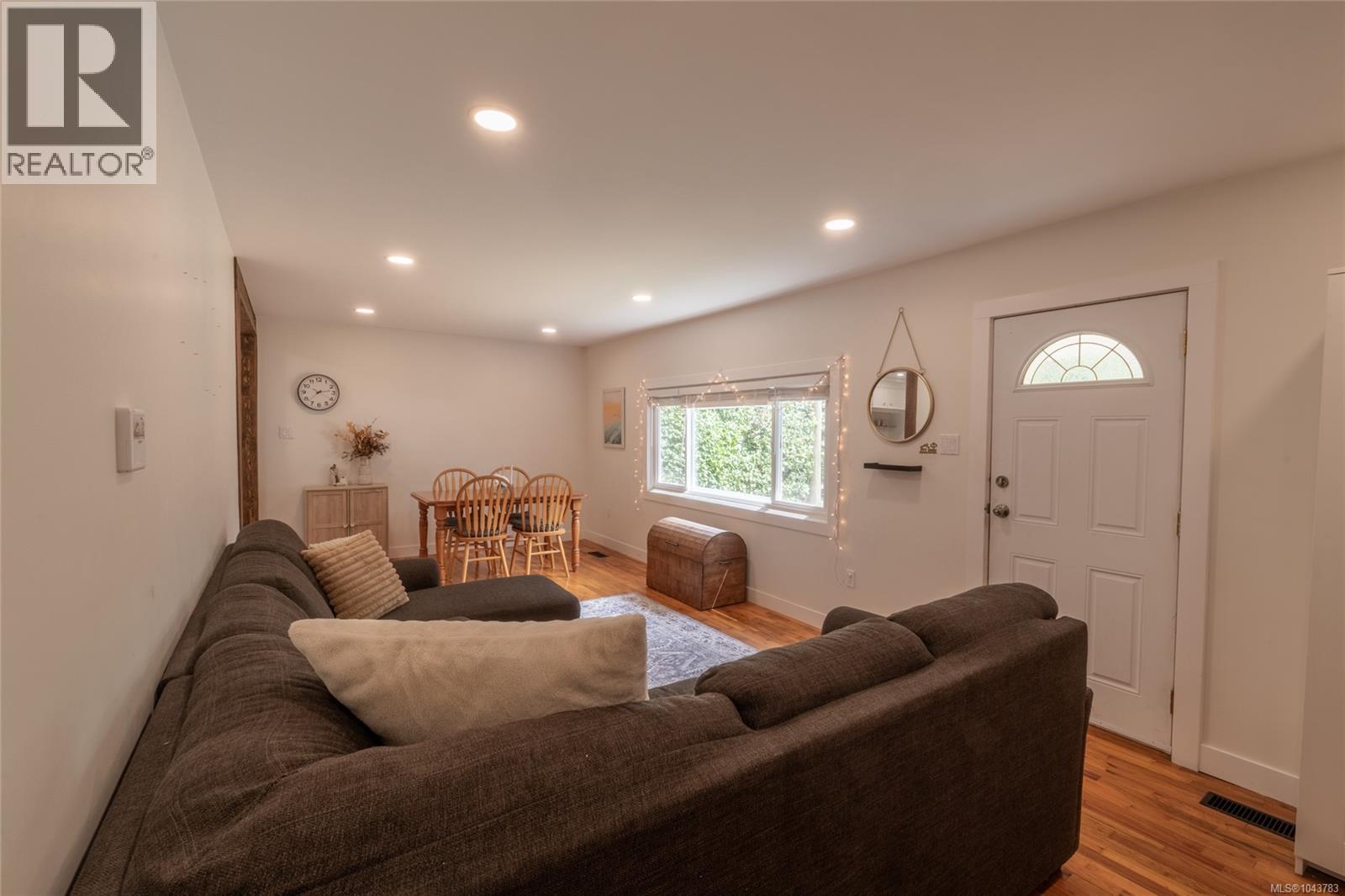 5933 Deuchars Dr - 2