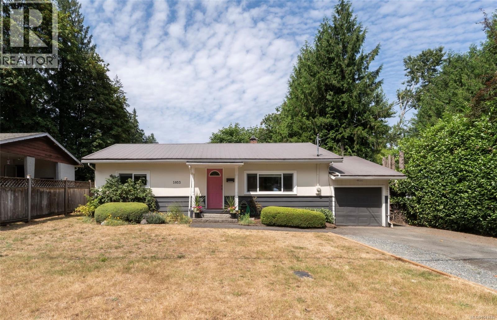 5933 Deuchars Dr - 24
