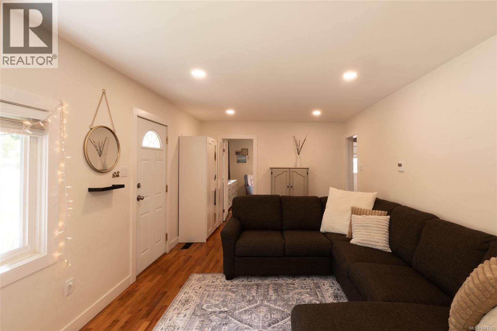 5933 Deuchars Dr - 3