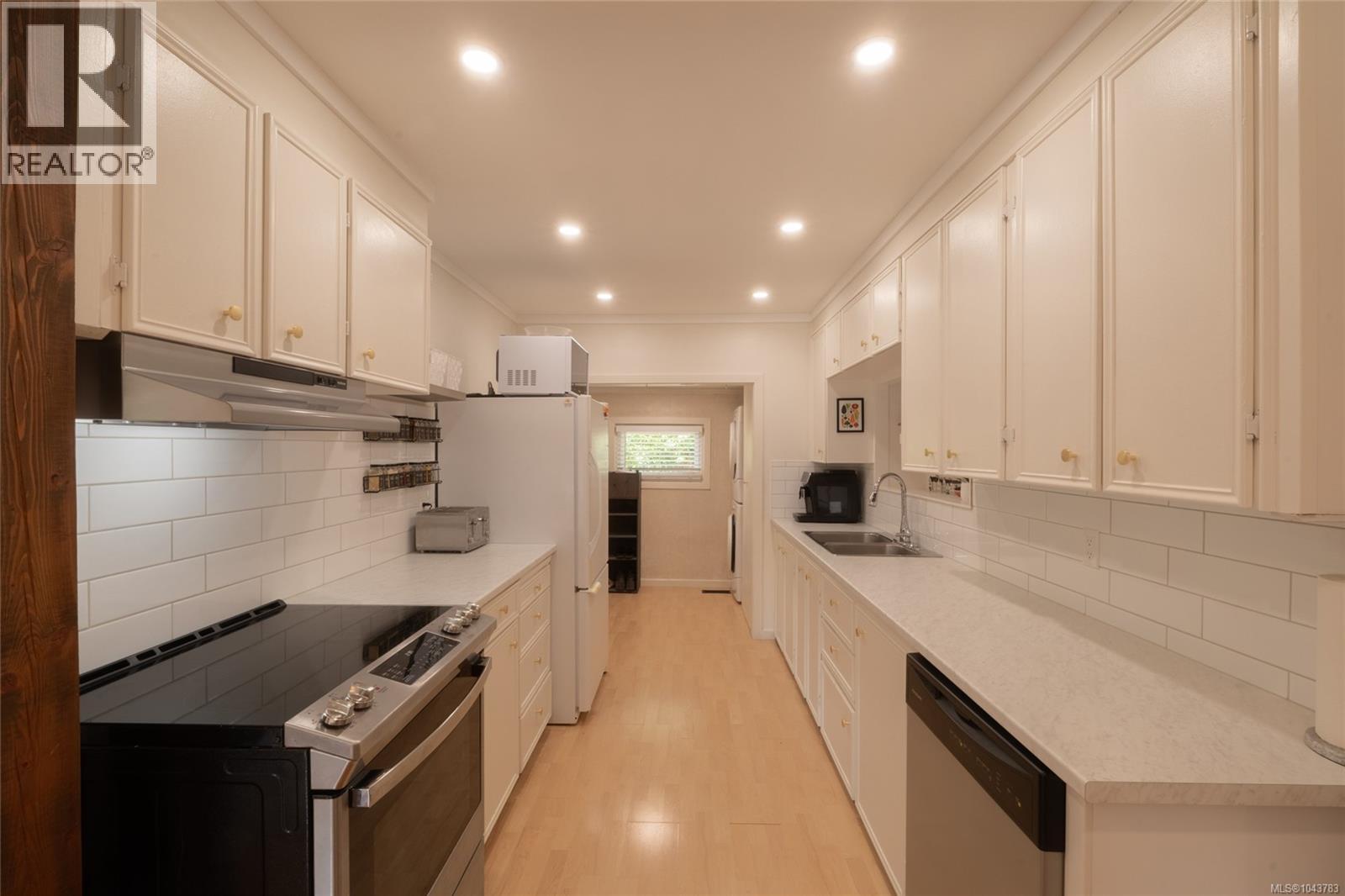 5933 Deuchars Dr - 6