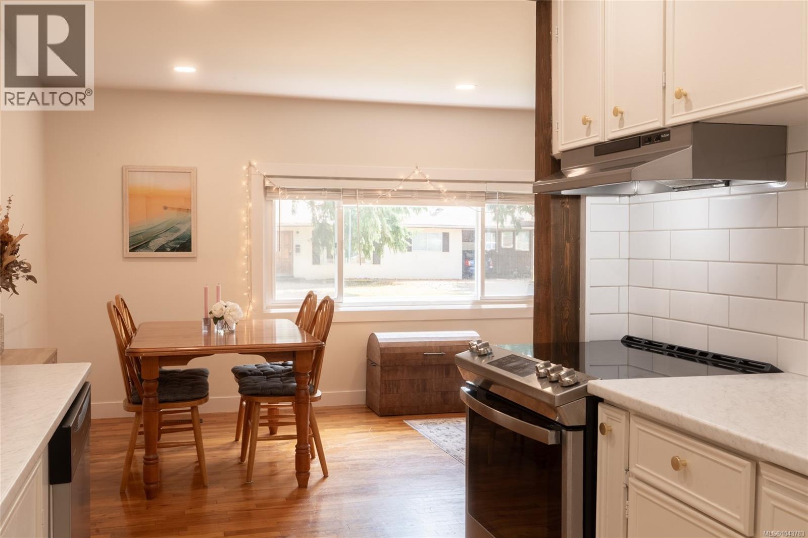 5933 Deuchars Dr - 8