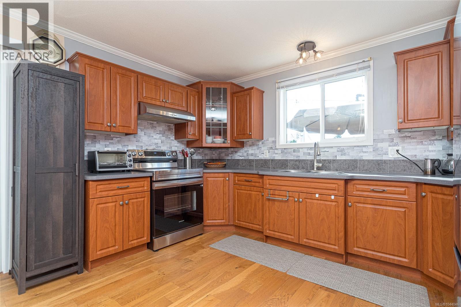 280 Lake Park Rd, Lake Cowichan