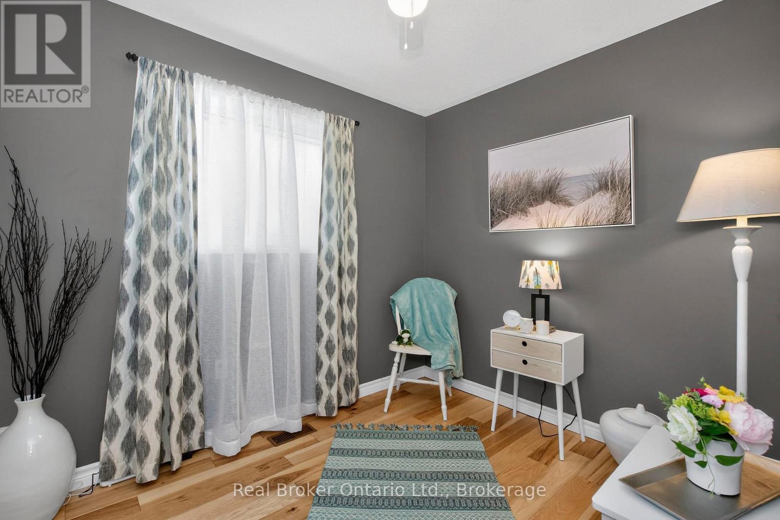 16 MUNDY AVENUE - 13
