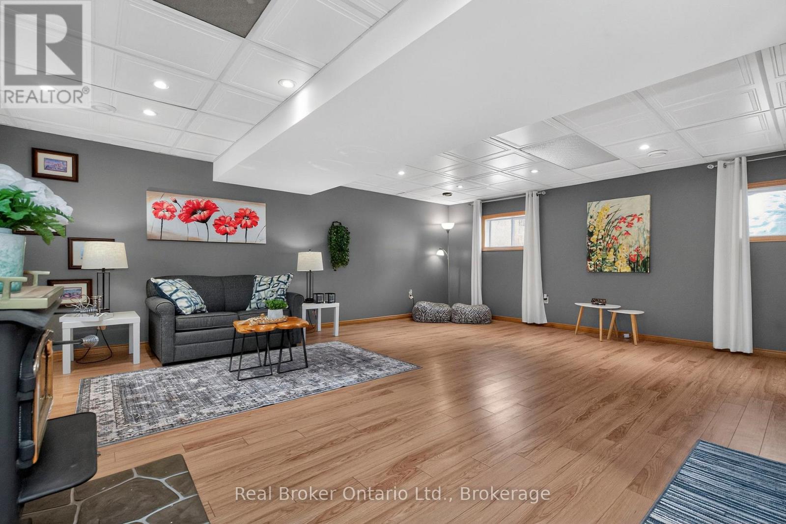 16 MUNDY AVENUE - 18