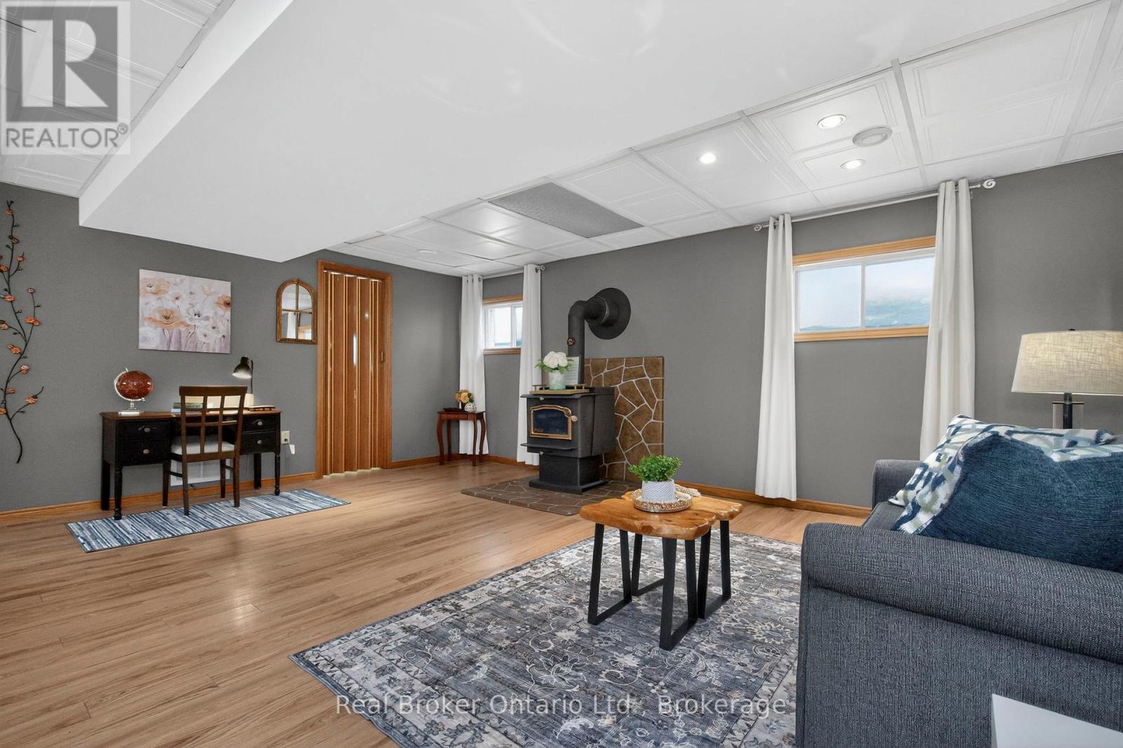 16 MUNDY AVENUE - 19