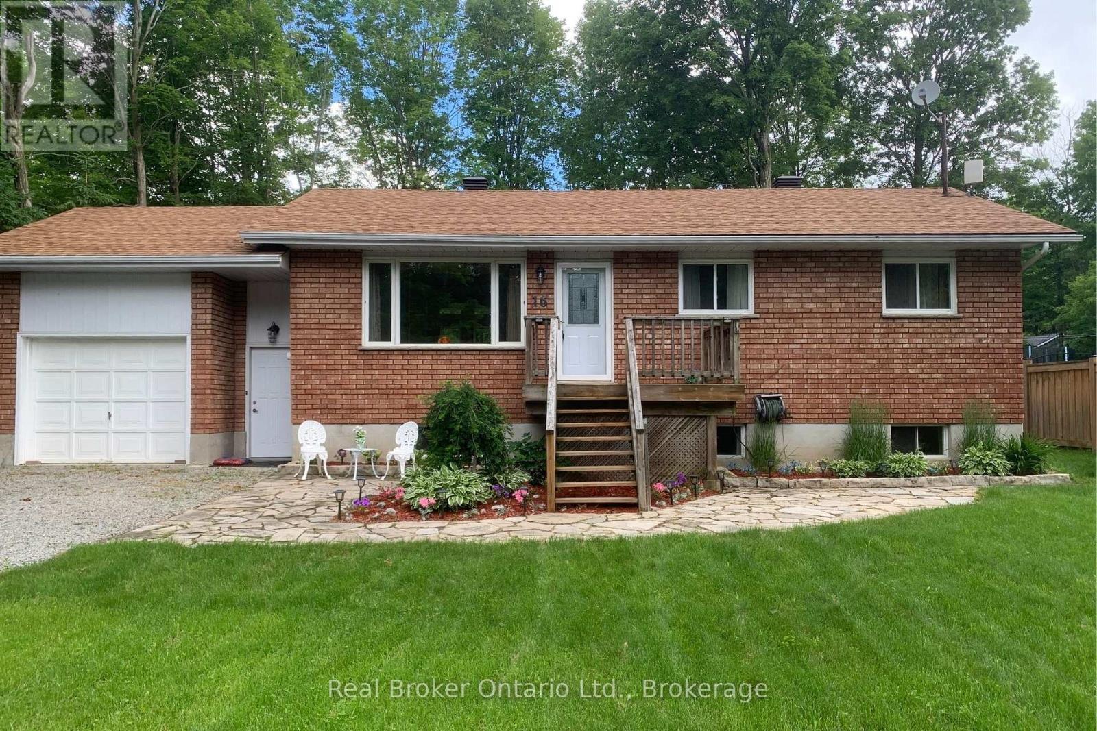 16 MUNDY AVENUE - 2