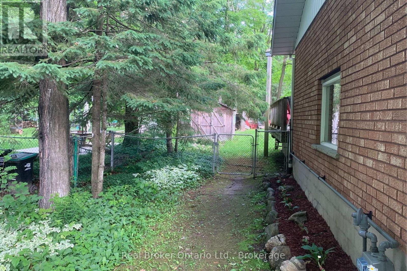 16 MUNDY AVENUE - 22