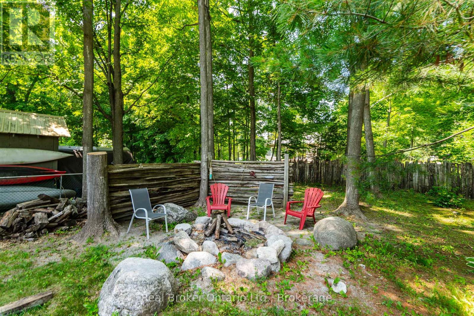 16 MUNDY AVENUE - 25