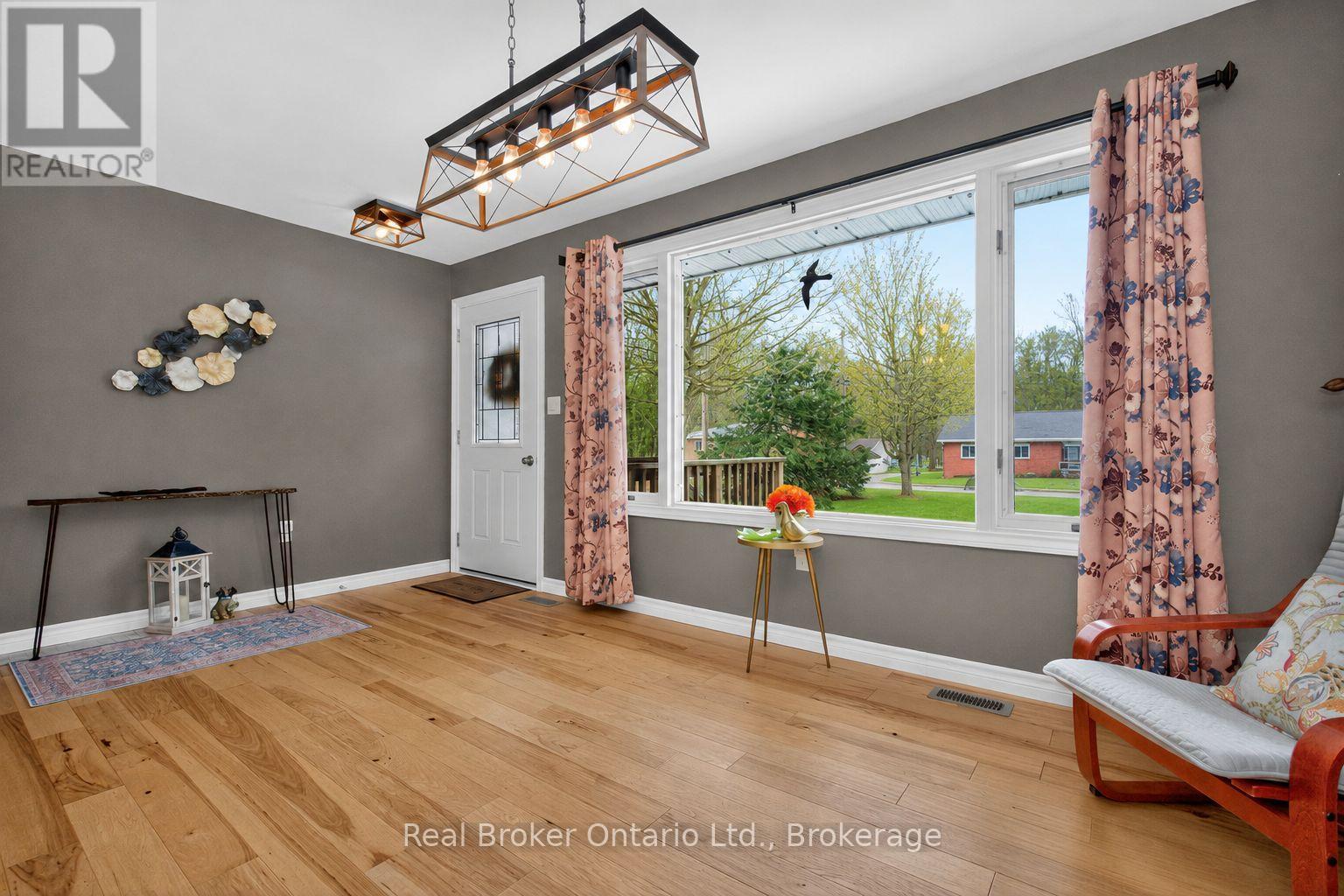 16 MUNDY AVENUE - 3