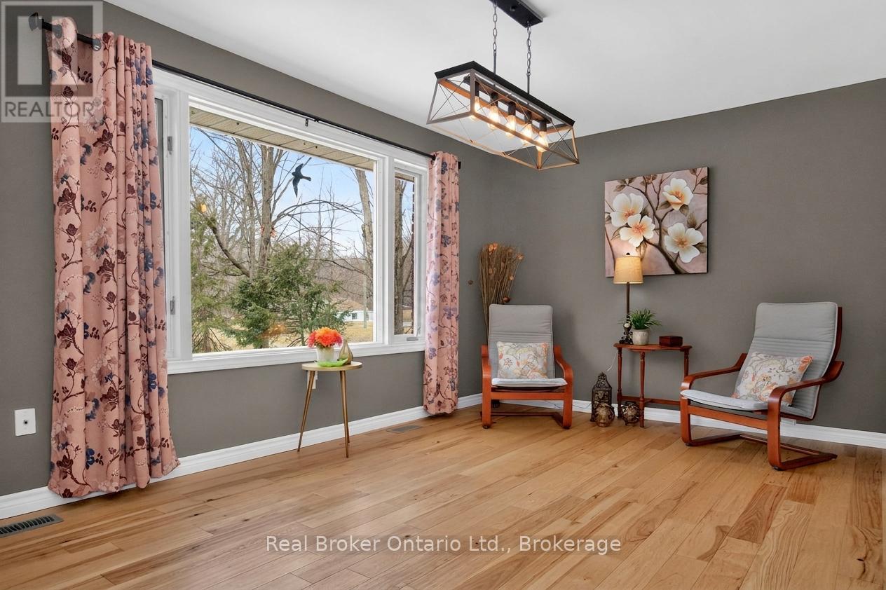 16 MUNDY AVENUE - 4