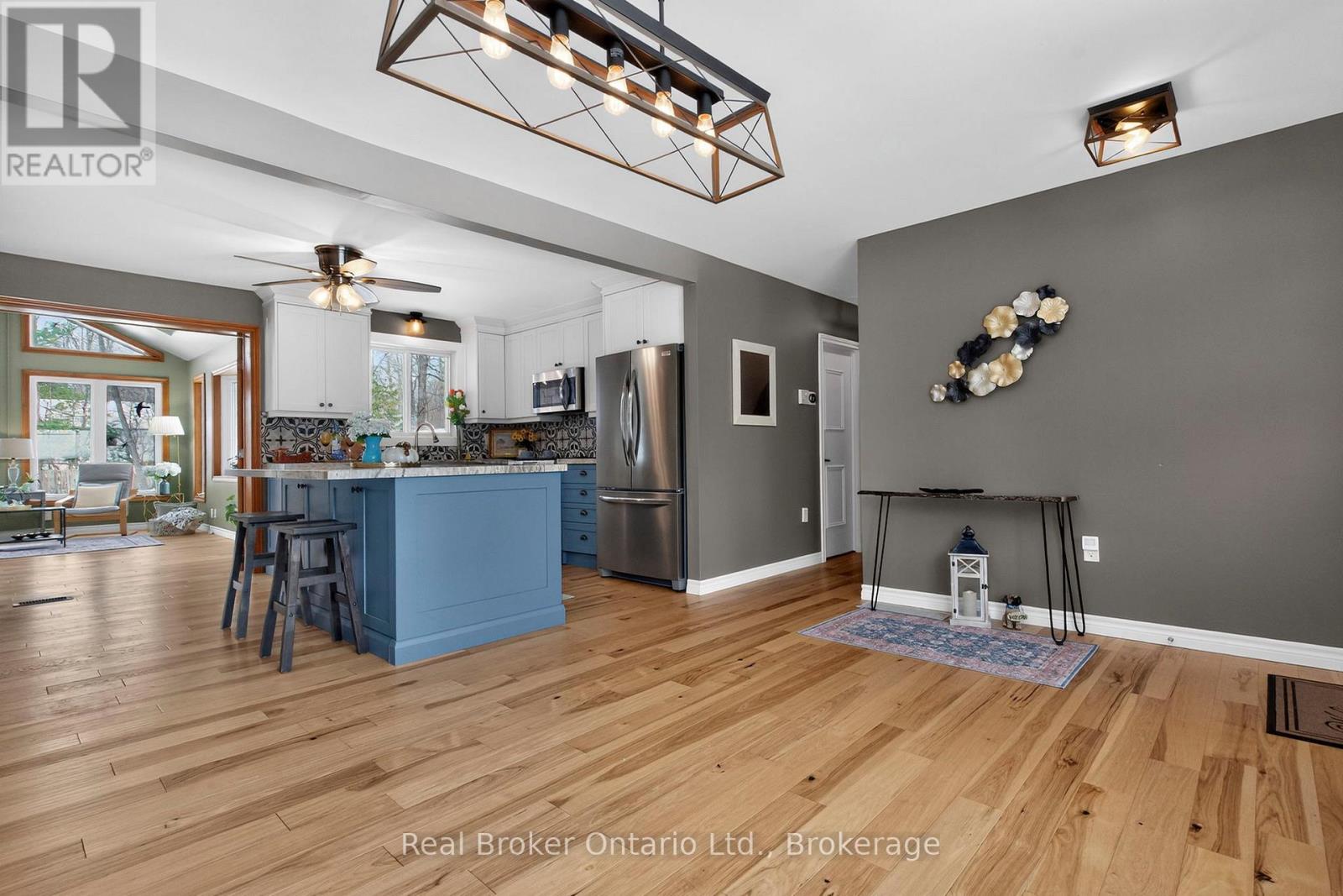 16 MUNDY AVENUE - 7