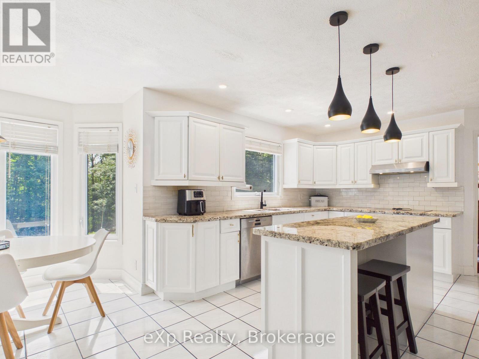 20 HIGHLAND CRESCENT - Image 11