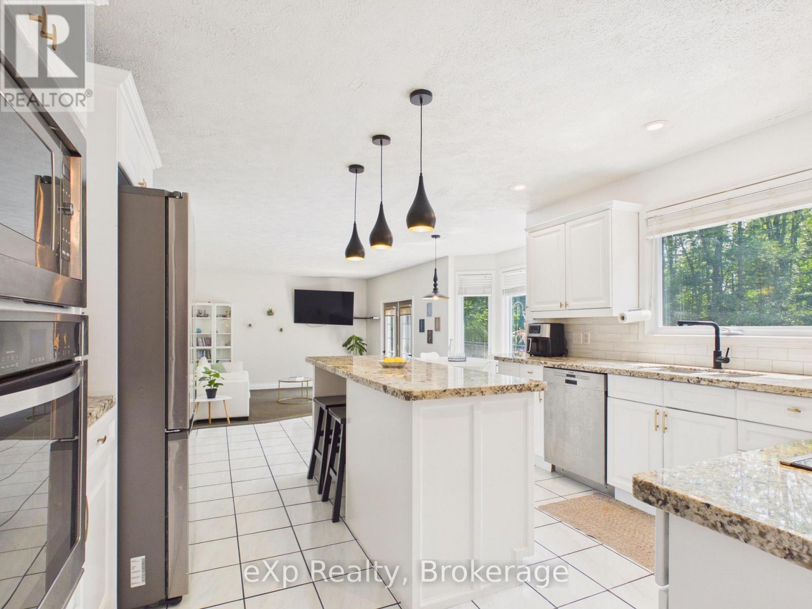 20 HIGHLAND CRESCENT - Image 12