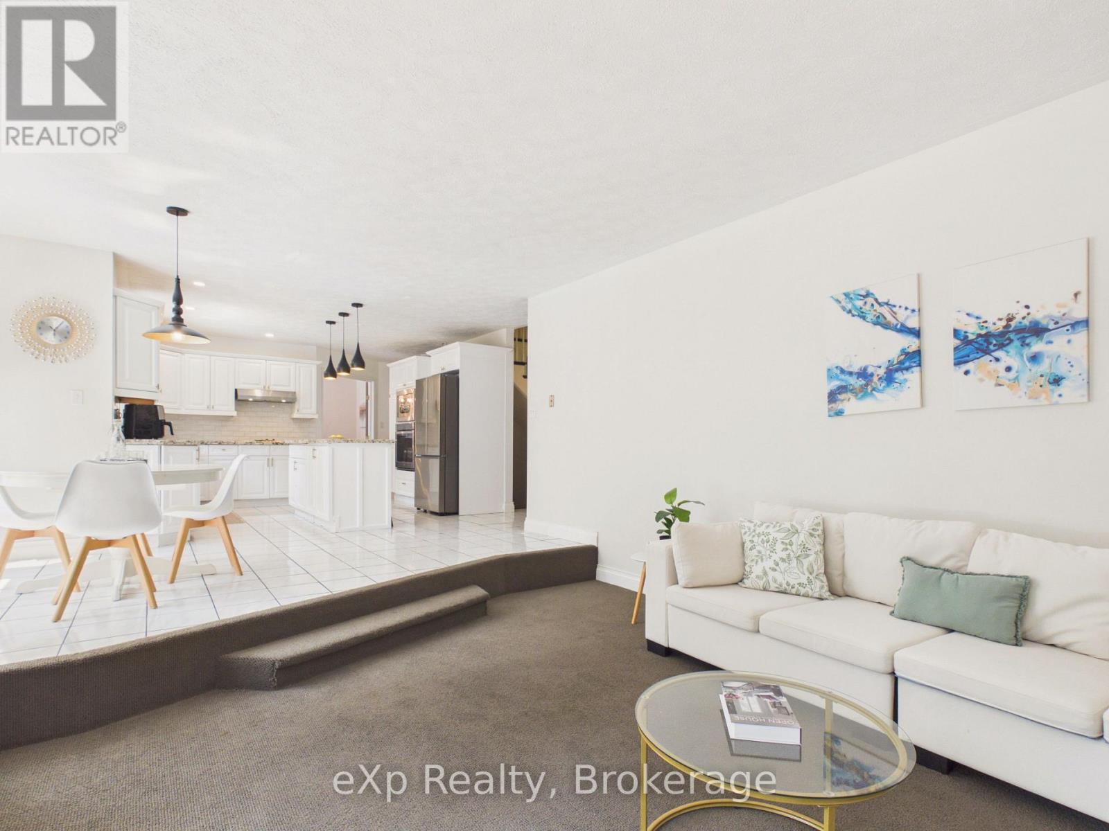 20 HIGHLAND CRESCENT - Image 13