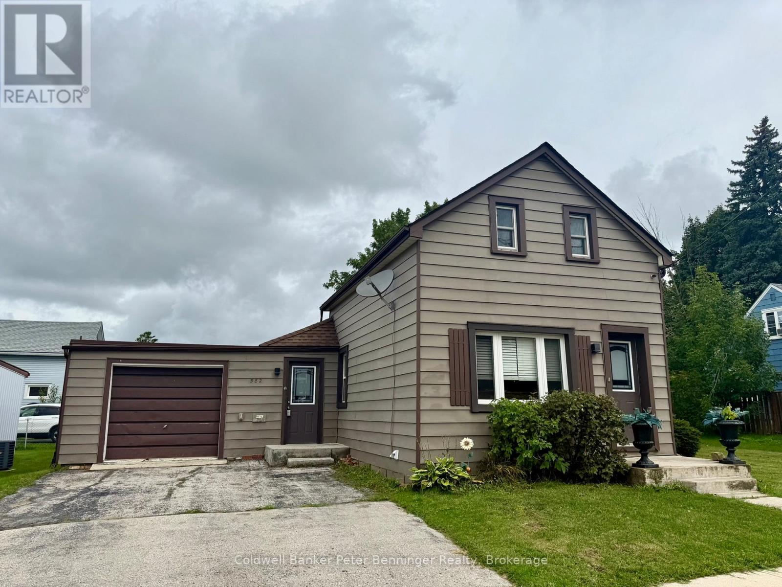 582 9TH STREET - 1