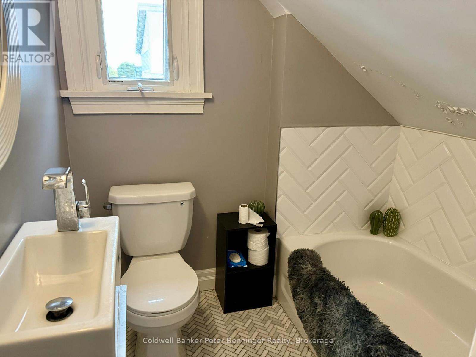 582 9TH STREET - 16