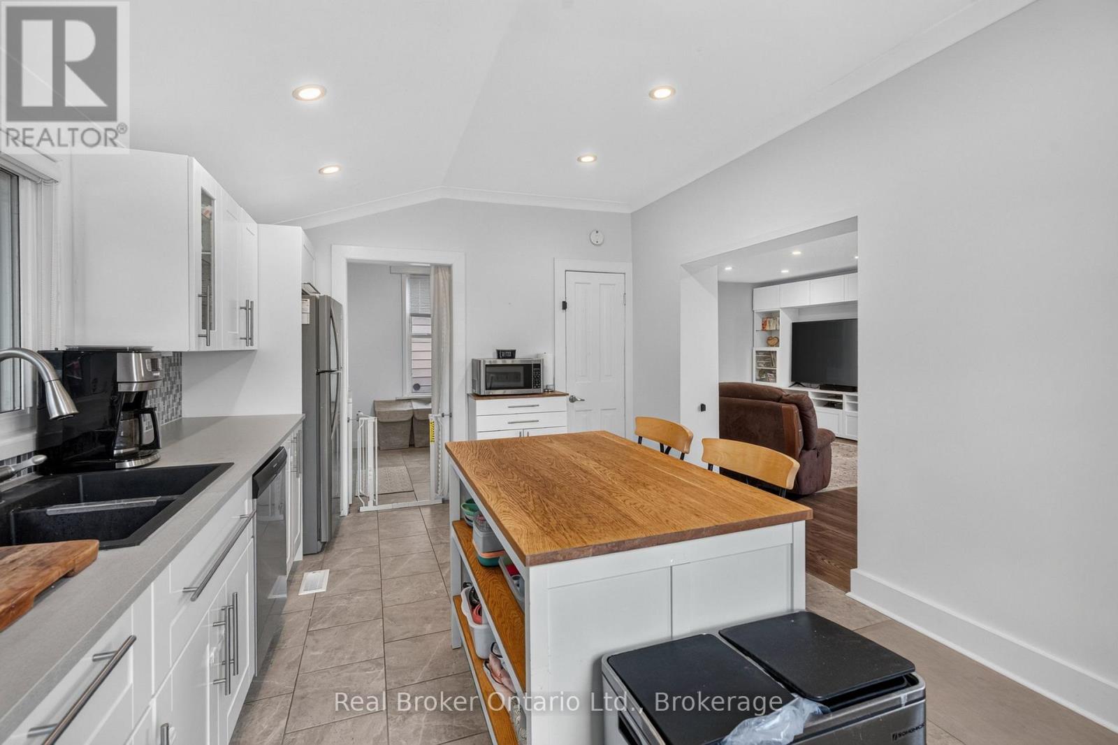 155 LANCASTER STREET W - Image 18