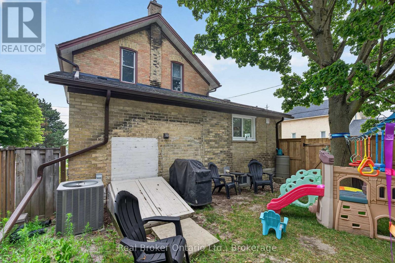 155 LANCASTER STREET W - Image 32