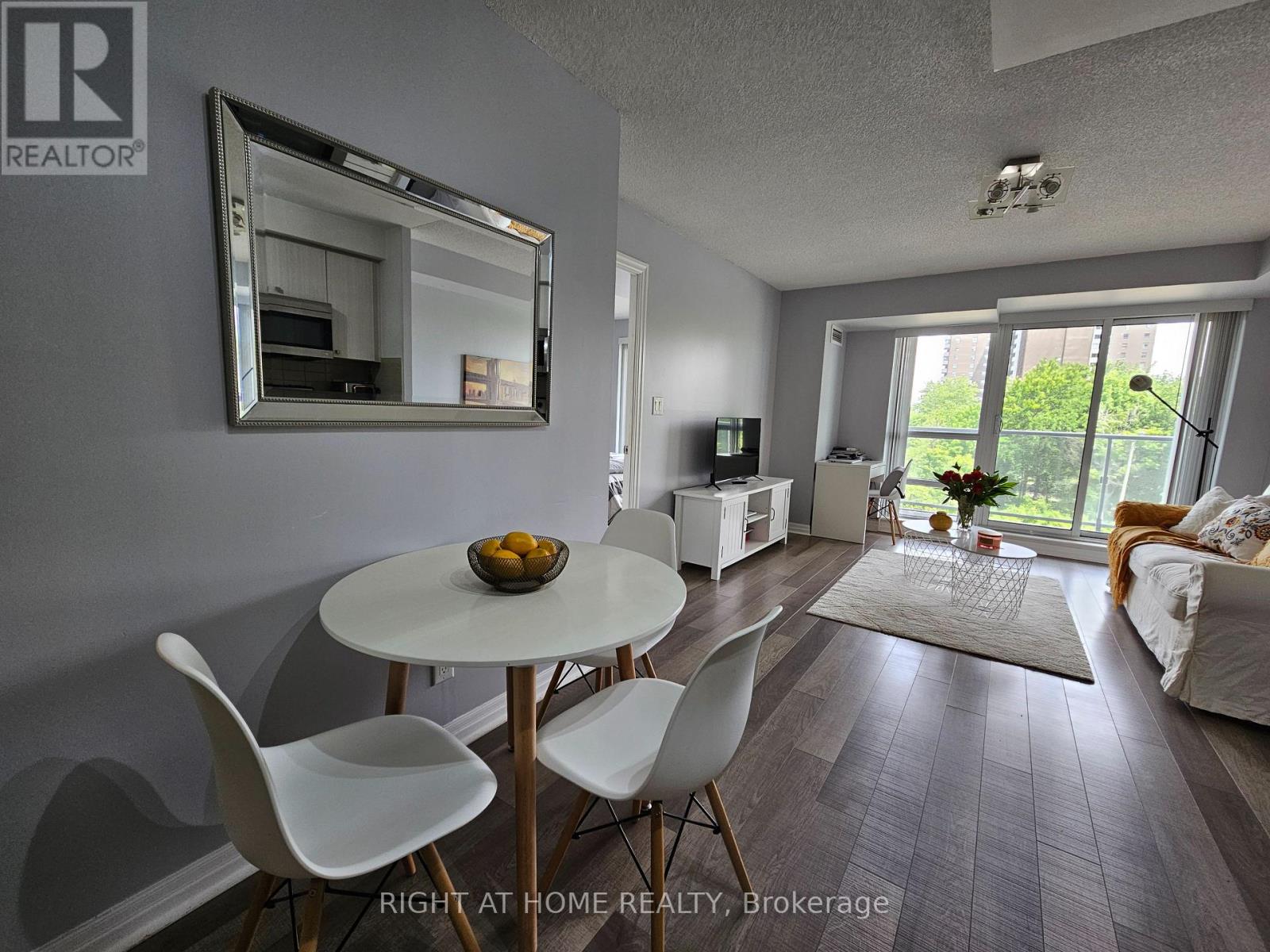#307 2015 SHEPPARD AVENUE E - 13
