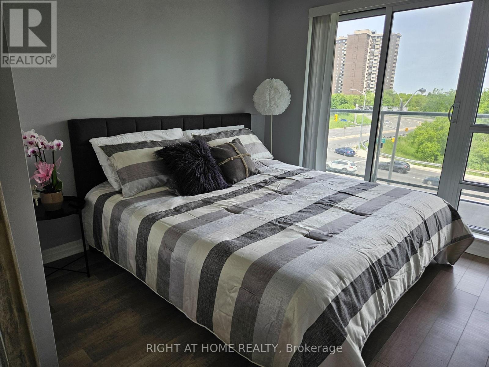 #307 2015 SHEPPARD AVENUE E - 15