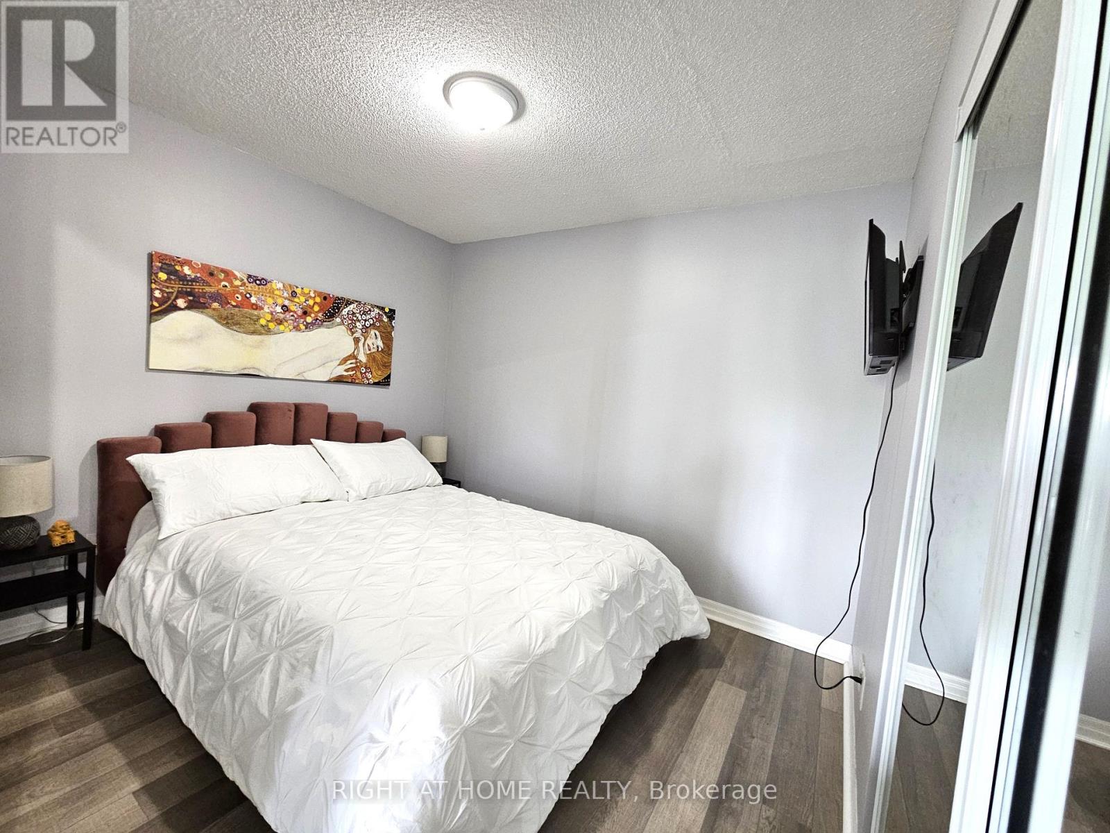 #307 2015 SHEPPARD AVENUE E - 18