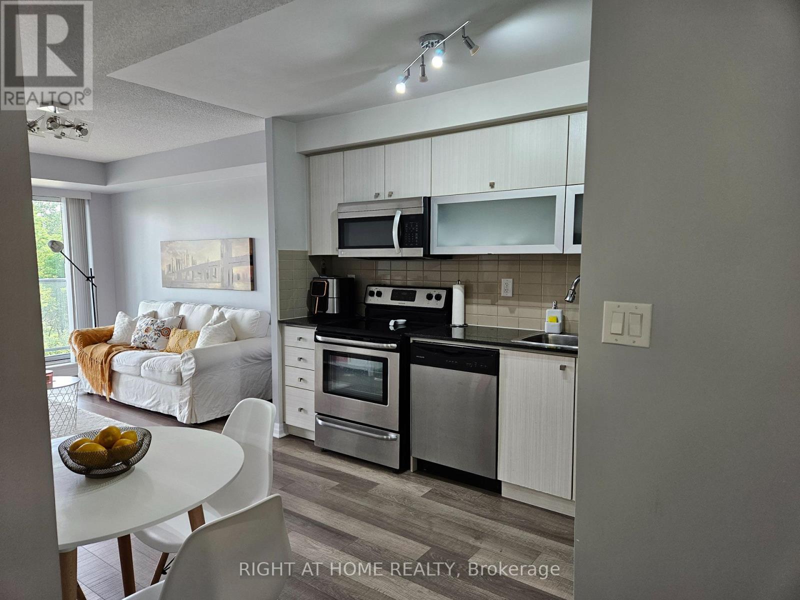 #307 2015 SHEPPARD AVENUE E - 8