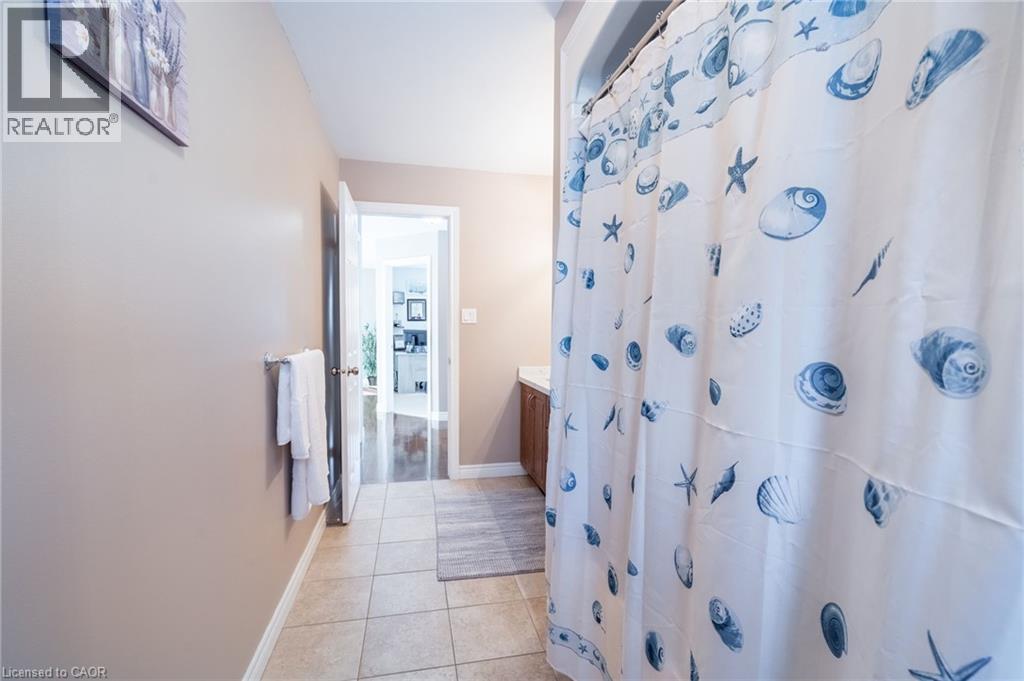 24 EDGECROFT Crescent - 28