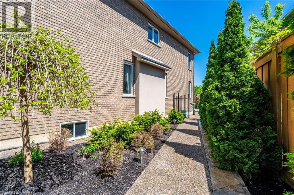 24 EDGECROFT Crescent - 44