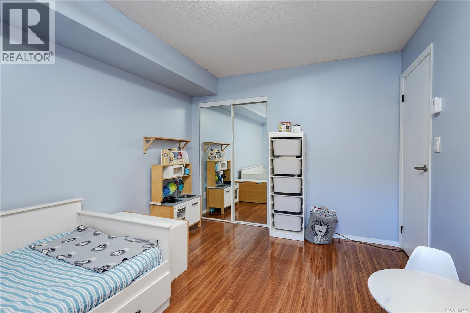 #101 3206 Alder St - 16