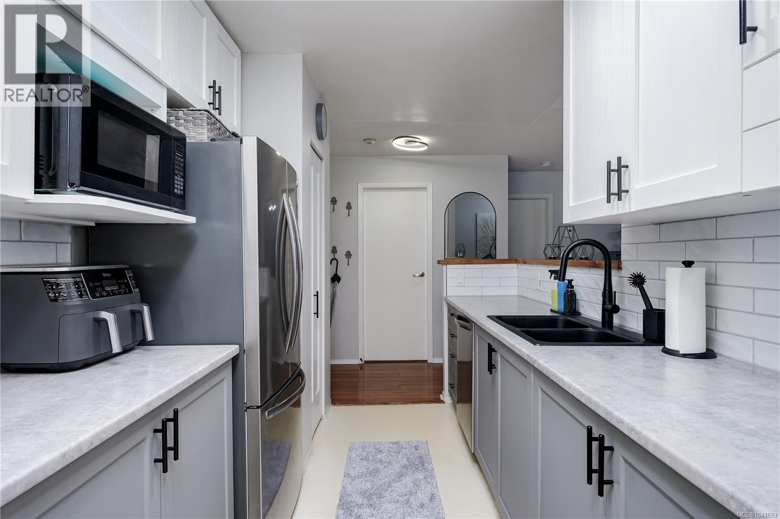 #101 3206 Alder St - 8