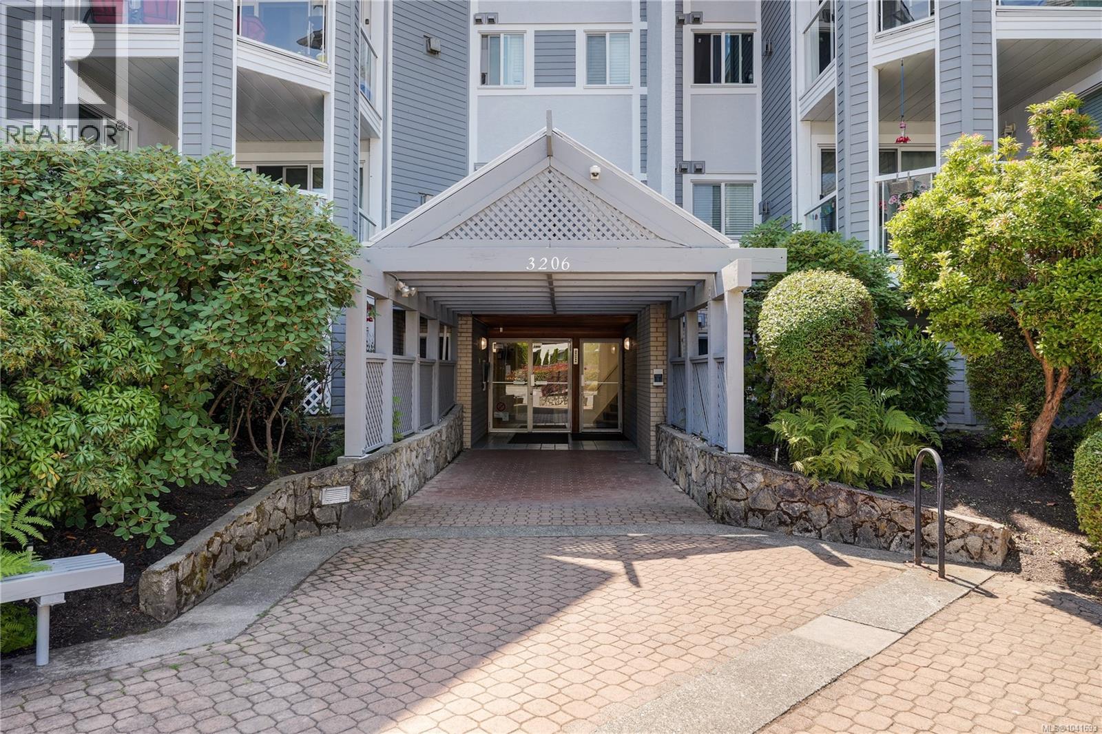 #101 3206 Alder St - 24