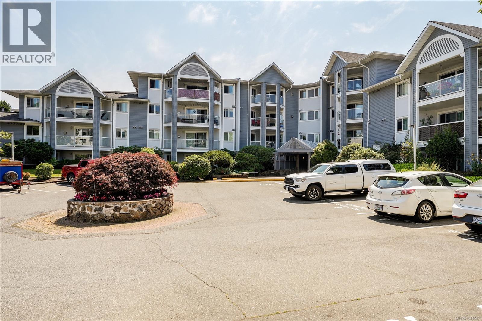 #101 3206 Alder St - 25
