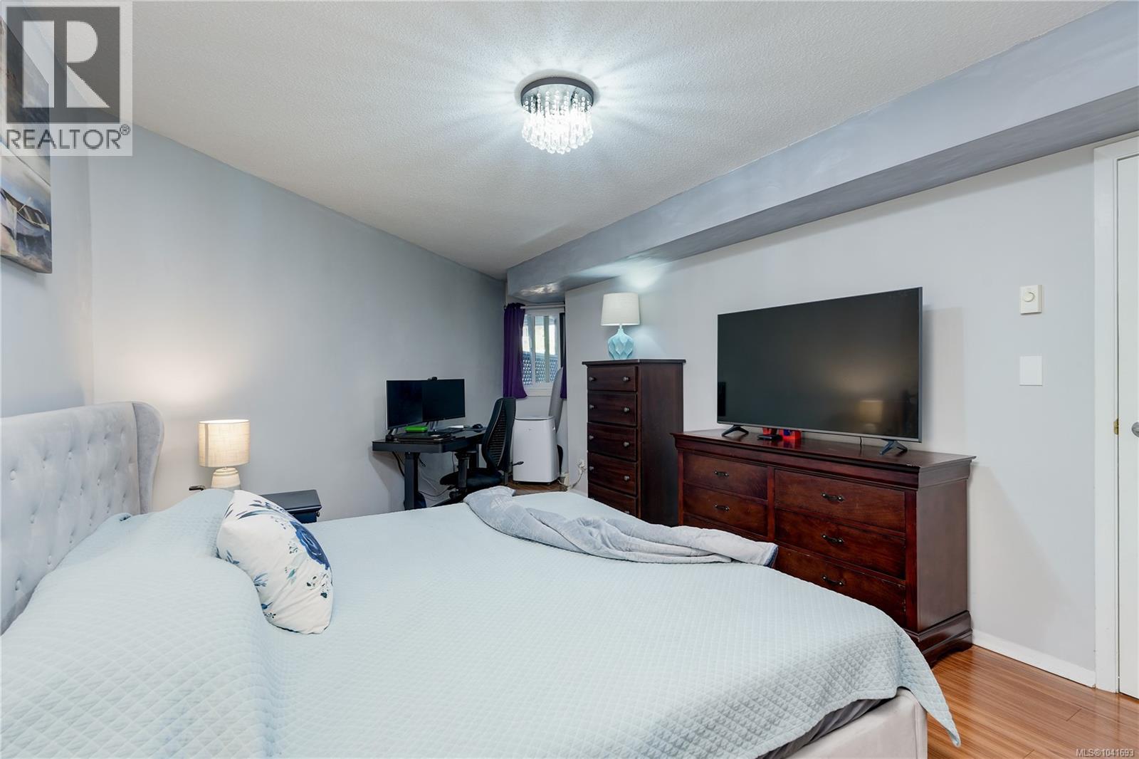 #101 3206 Alder St - 10