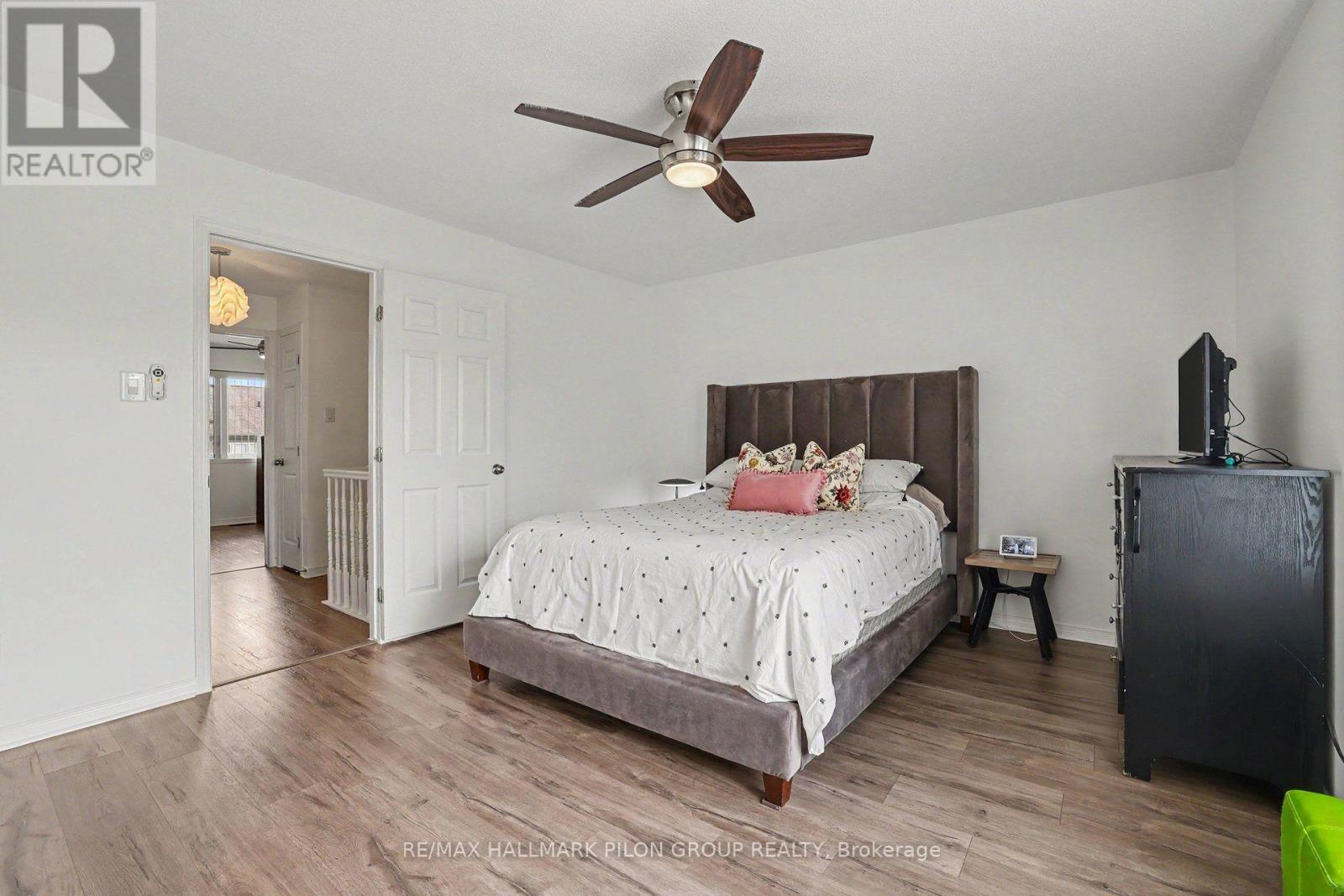 244 ROLLING MEADOW CRESCENT - 17