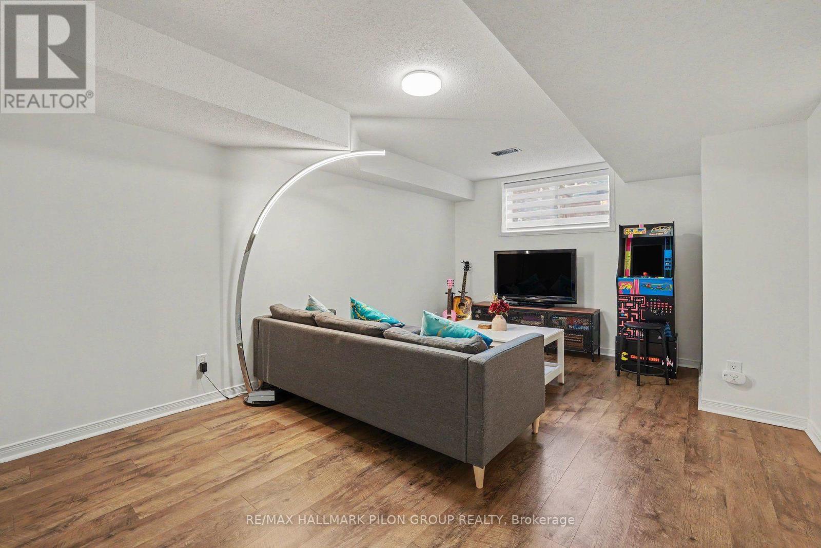 244 ROLLING MEADOW CRESCENT - 22