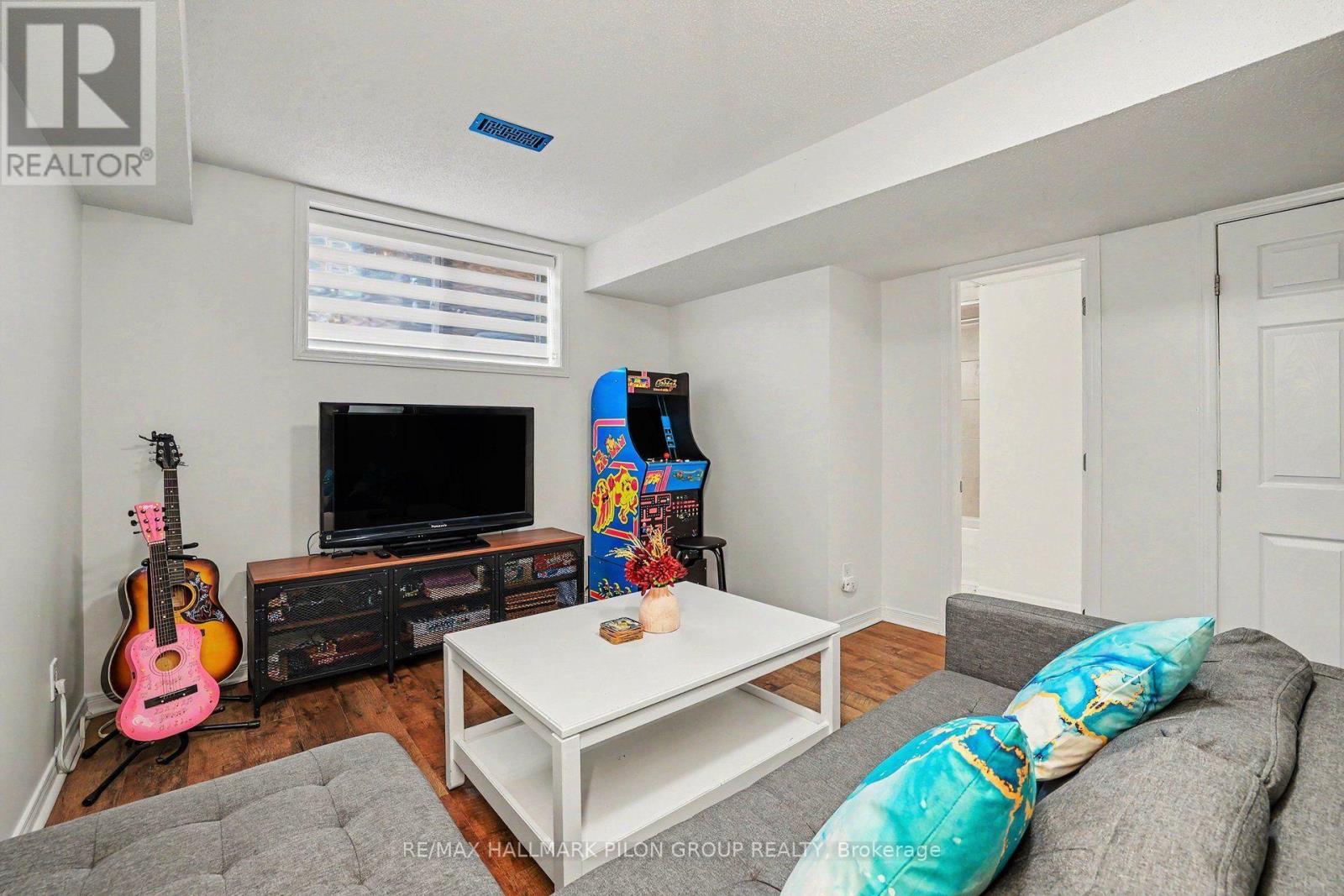 244 ROLLING MEADOW CRESCENT - 23