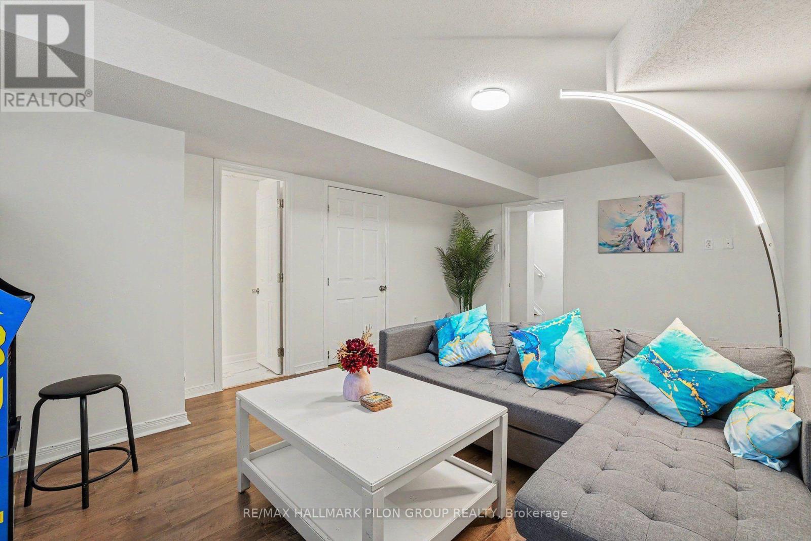 244 ROLLING MEADOW CRESCENT - 24