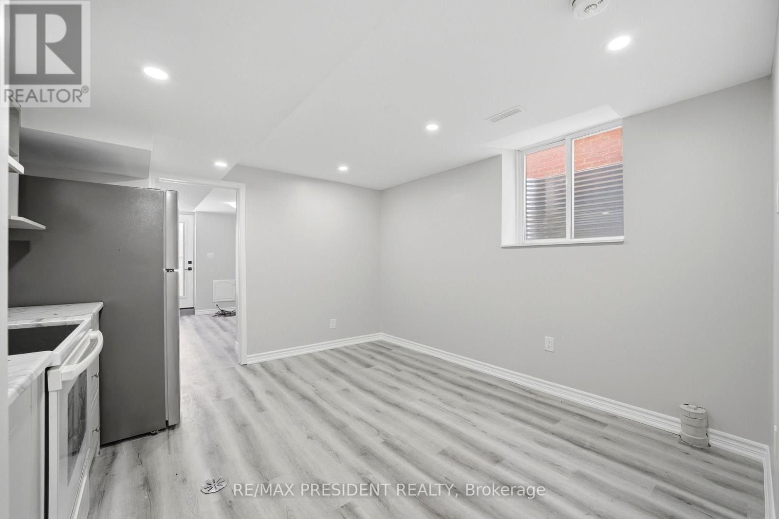 112 RAVENSWOOD DRIVE - 31