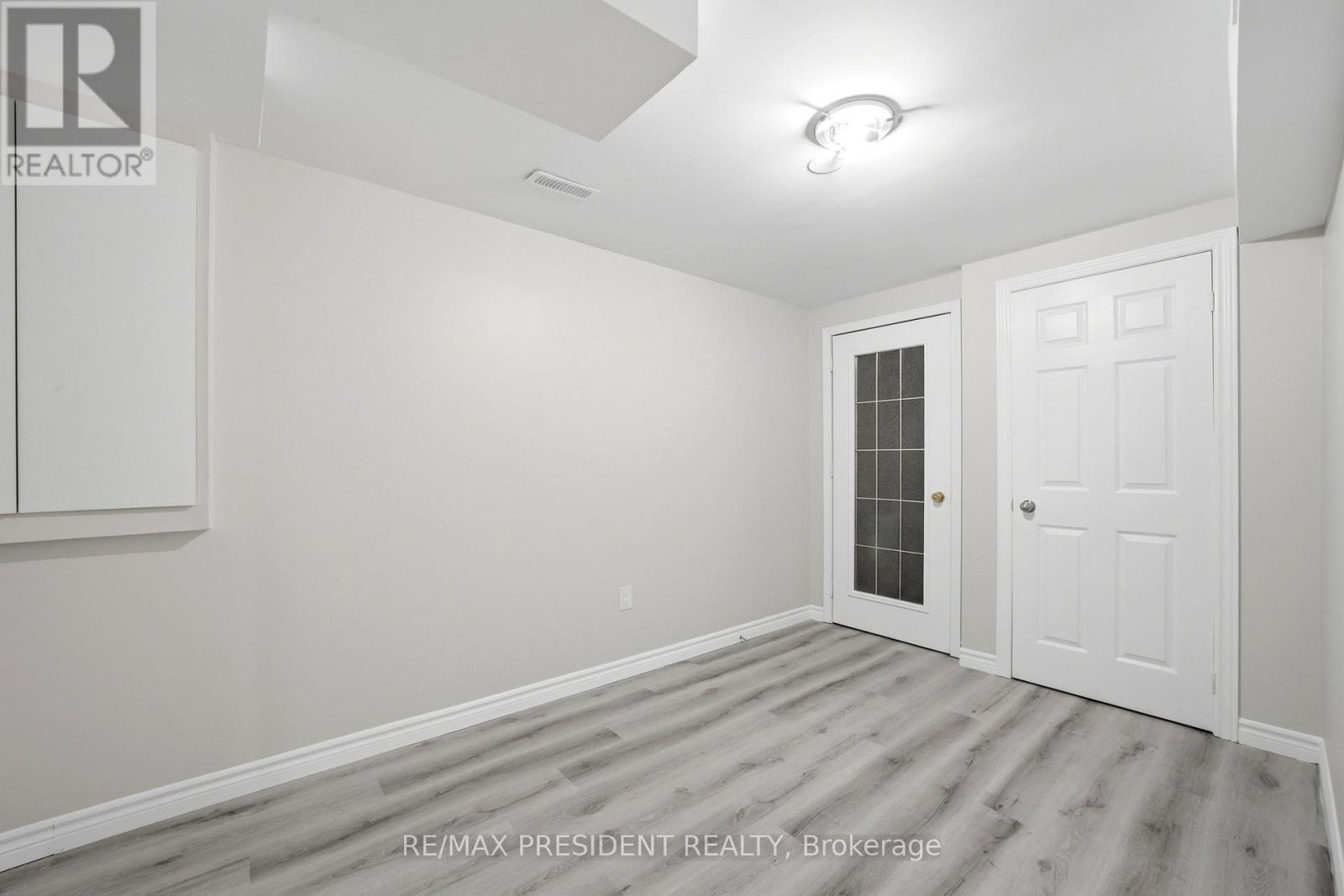 112 RAVENSWOOD DRIVE - 32