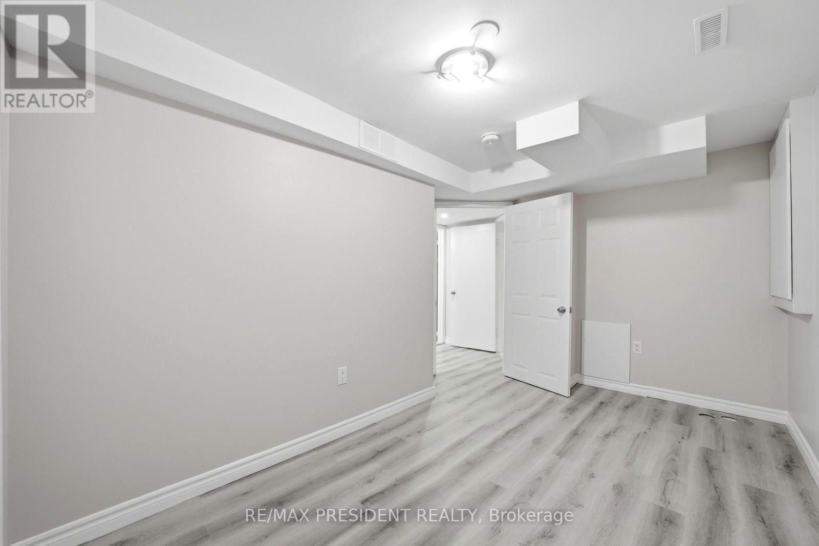 112 RAVENSWOOD DRIVE - 33