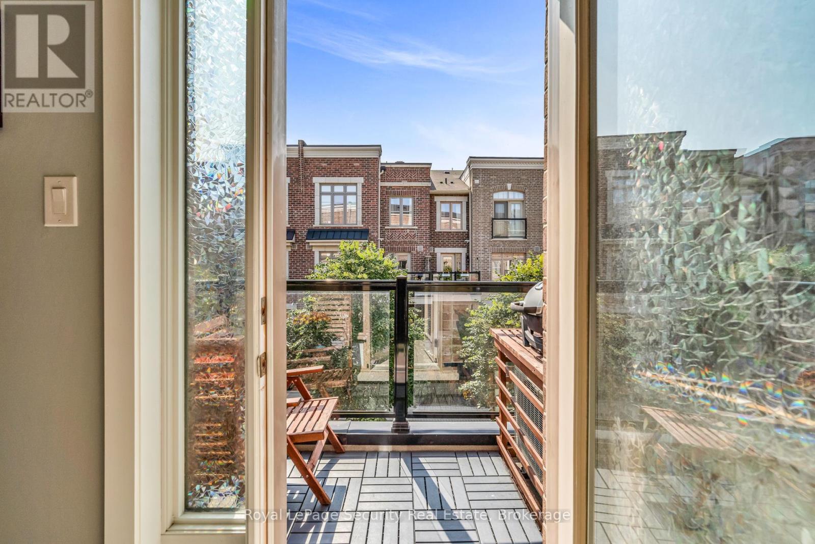 #61 2315 SHEPPARD AVENUE W - 18
