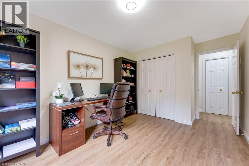 519 YORKSHIRE Drive - Image 19