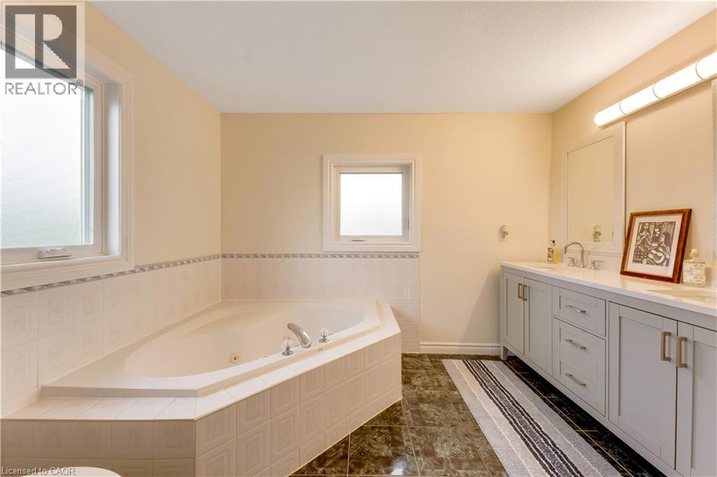 519 YORKSHIRE Drive - Image 23